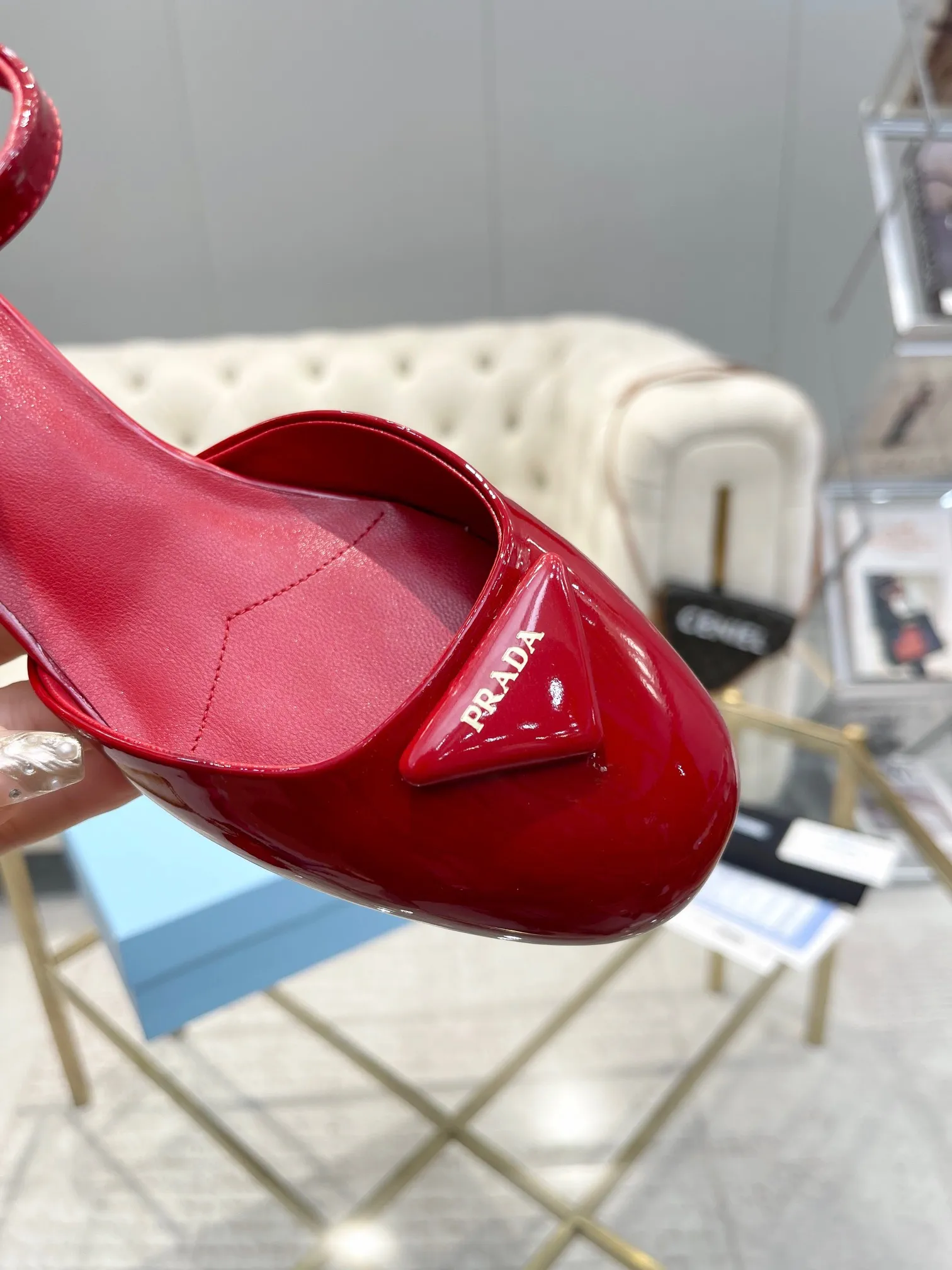 👟👟Ex-factory price 560👟👟 (imitation leather bottom-20) PRADA 👉Ready stock👈Remove the original plate and make a 1:1 replica‼ ️The highest version 👌2024Prada early spring catwalk celebrity hot style 😘The latest spring style thick heel series (genuine leather sole) (simulated leather sole) goddess must-have super beautiful on the feet 👉The upper is made of imported cow patent leather, soft and textured, lining + foot pads, imported sheepskin lining, breathable and comfortable, reverse molded brand buckle, heel height 4.5M, size 35M-39M (34 40 4142 Custom-made (no returns or exchanges)